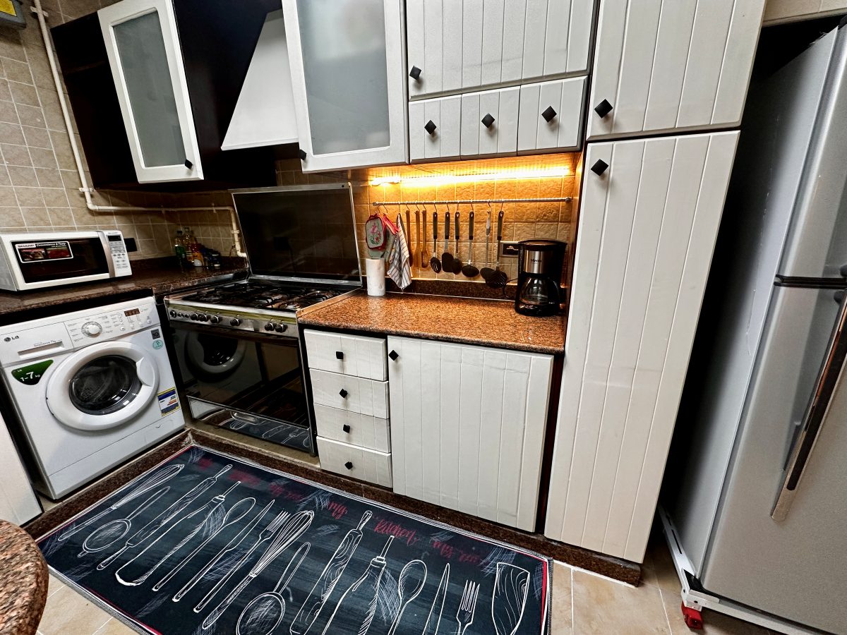 Kitchen counter with utensils, hob and a filter coffee machine