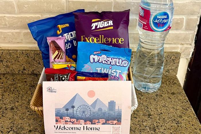The welcome basket — water, snacks and local treats waiting on the kitchen counter